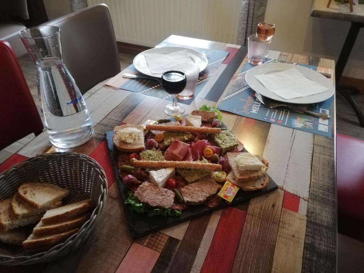 Les Chenets Bed & Breakfast Chenay  Bagian luar foto