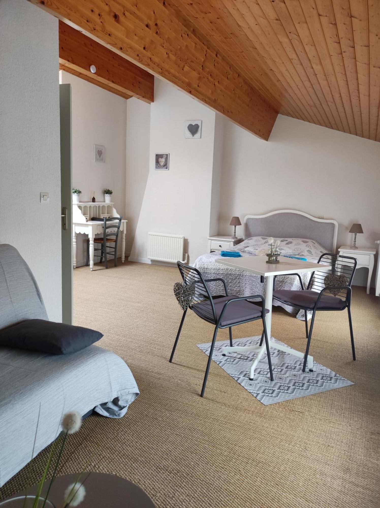 Les Chenets Bed & Breakfast Chenay  Bagian luar foto
