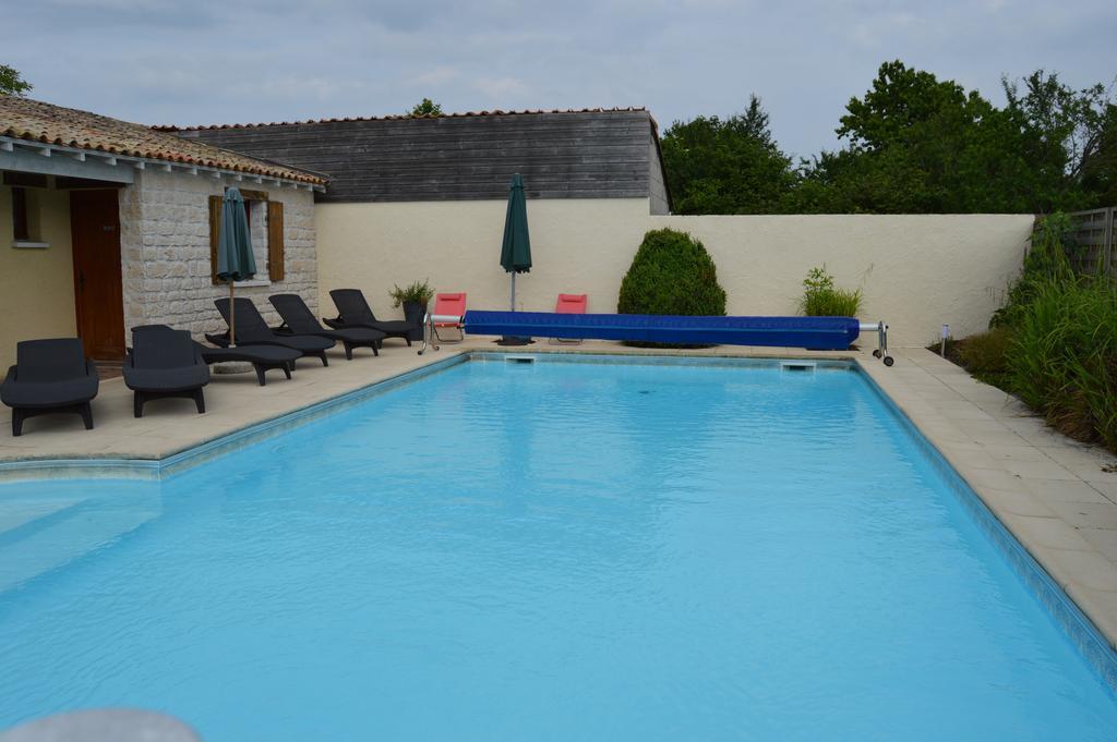 Les Chenets Bed & Breakfast Chenay  Bagian luar foto